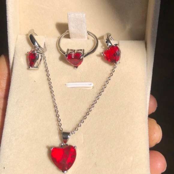 Gorgeous 1.5ct ruby heart crystal 925 stamped set - Picture 8 of 11